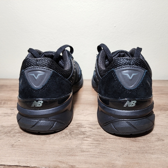 New Balance 990v5 Big Kid Triple Black Sneakers Suede Shoes Size 5.5 - Picture 5 of 11